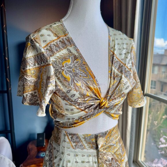NWT Yellow Paisley Satin Wrap Top & High Rise Wide Leg Pants Set - Picture 5 of 12